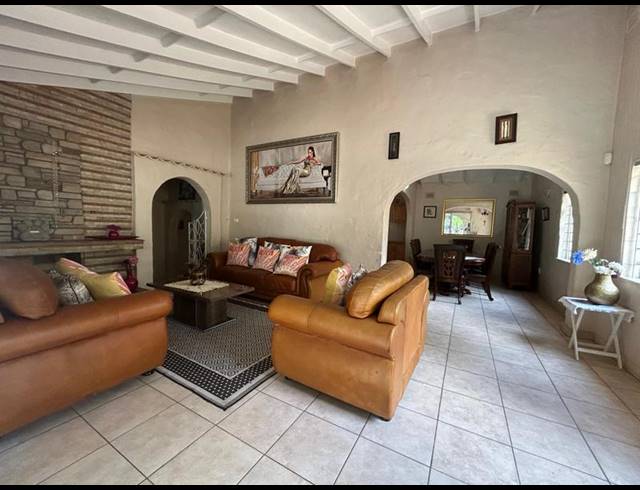 6 BEDROOM HOUSE FOR SALE IN YELLOWWOOD PARK